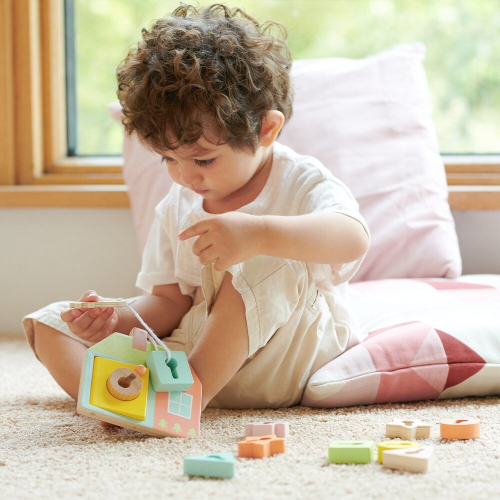 CLASSIC WORLD Medinė pervėrimo dėlionė – suveriami kaladėliai, raktai ir durys MONTESSORI 11 el. 3
