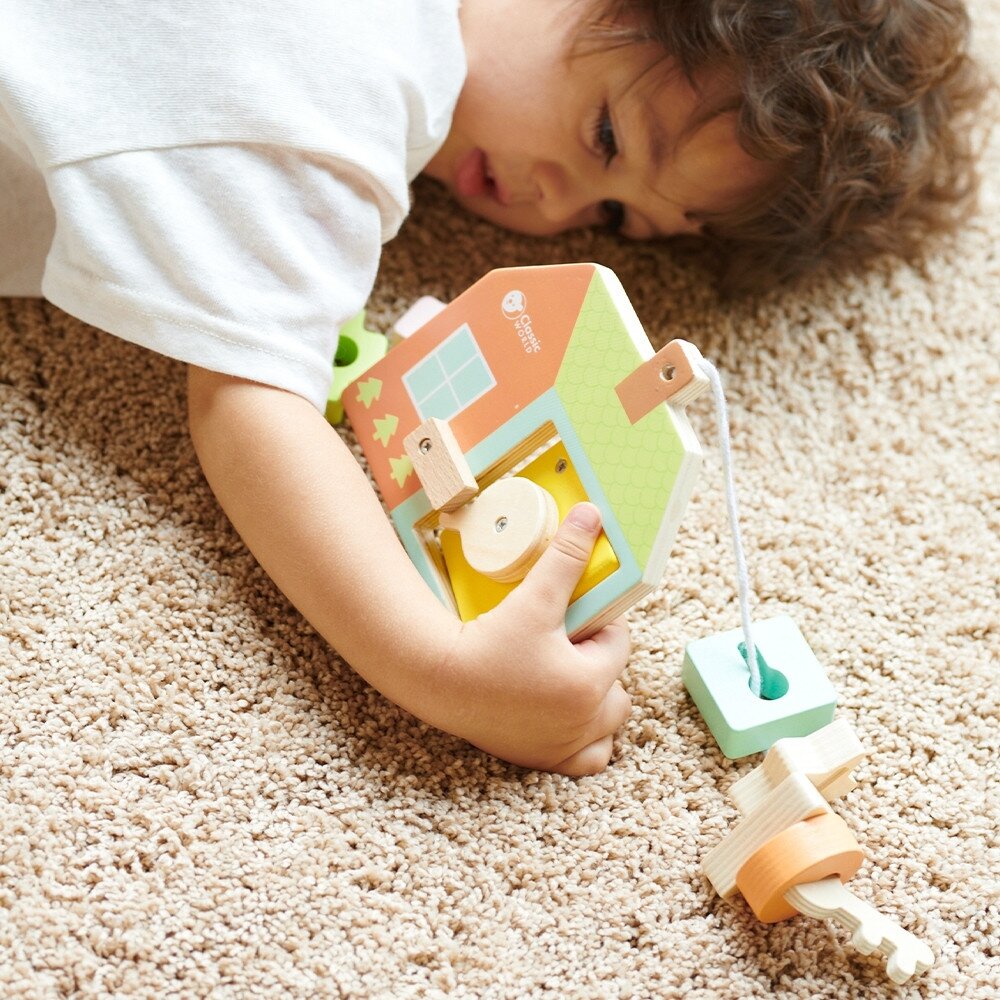 CLASSIC WORLD Medinė pervėrimo dėlionė – suveriami kaladėliai, raktai ir durys MONTESSORI 11 el. 4