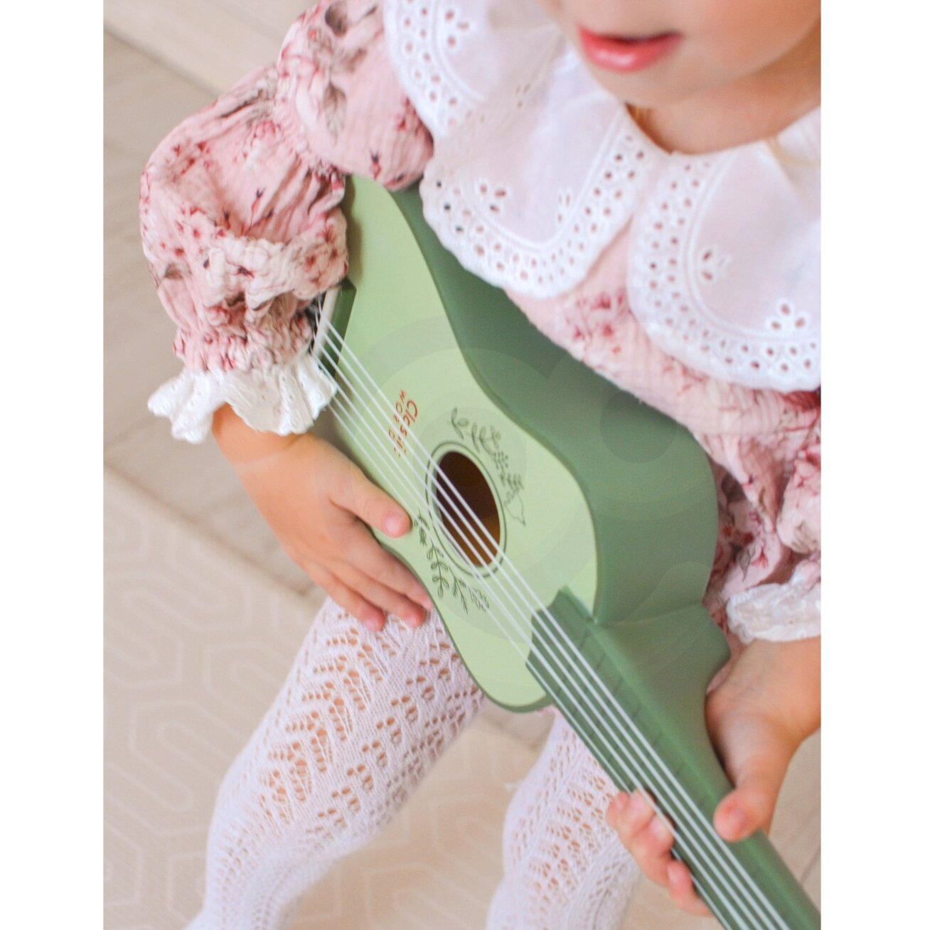CLASSIC WORLD Vaikiška medinė vintažinė gitara vaikams 3+ 2 CLASSIC WORLD Vaikiška medinė vintažinė gitara vaikams 3+ 2