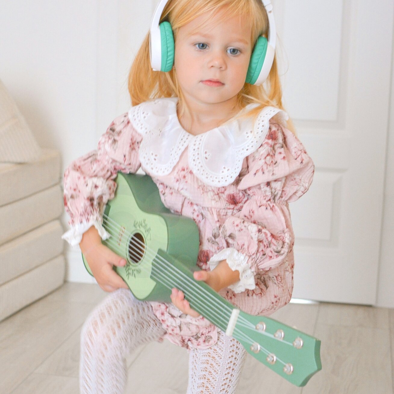CLASSIC WORLD Vaikiška medinė vintažinė gitara vaikams 3+ 3