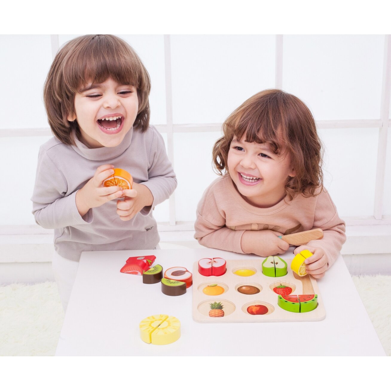 CLASSIC WORLD Vaisių pjaustymo rinkinys su lipukais MONTESSORI 20 el. 2