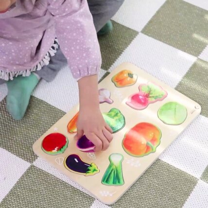 CLASSIC WORLD Medinė Montessori dėlionė Daržovės 4