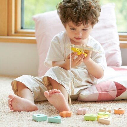 CLASSIC WORLD Medinė pervėrimo dėlionė – suveriami kaladėliai, raktai ir durys MONTESSORI 11 el. 6