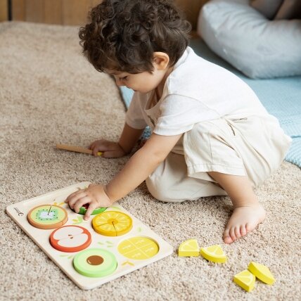 CLASSIC WORLD Mediniai vaisiai pjaustymui su lipukais + trupmenų ir dalybos mokymasis MONTESSORI 23 el. 2 CLASSIC WORLD Mediniai vaisiai pjaustymui su lipukais + trupmenų ir dalybos mokymasis MONTESSORI 23 el. 2