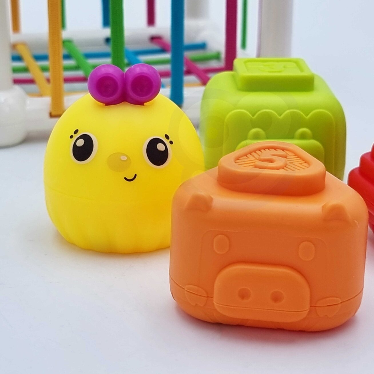 WOOPIE BABY Elastingas sensorinis kubas – rūšiuoklis vaikams Gyvūnėliai + barškutis 7 el. 8 WOOPIE BABY Elastingas sensorinis kubas – rūšiuoklis vaikams Gyvūnėliai + barškutis 7 el. 8