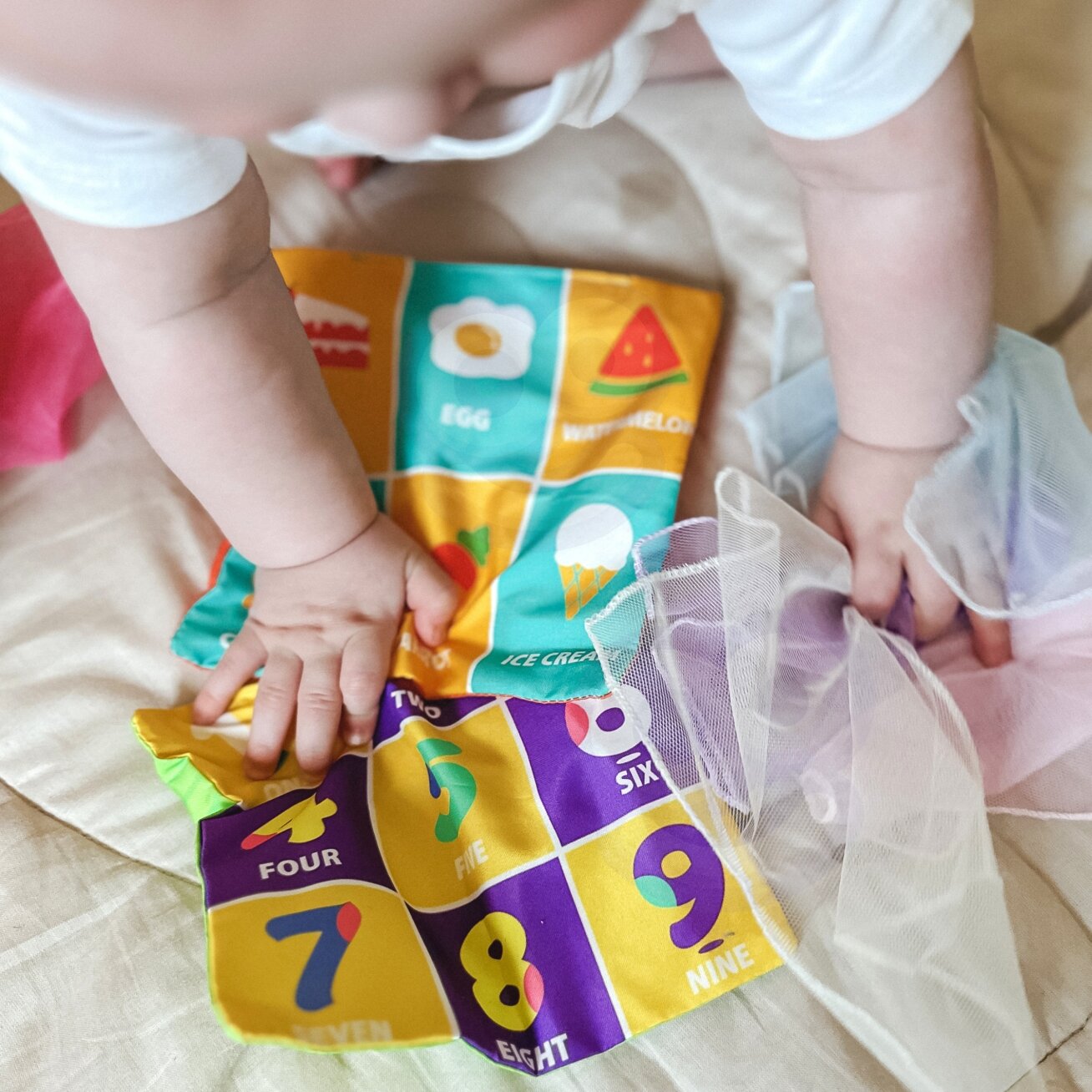 WOOPIE BABY edukacinis sensorinis žaislas Ponia Etiketė Servetėlių dėžutė 2