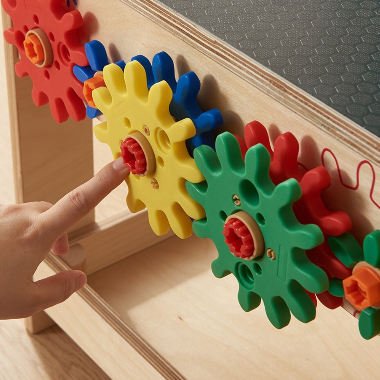 MASTERKIDZ Medinis Montessori STEM darbastalis su įrankiais + priedai 5