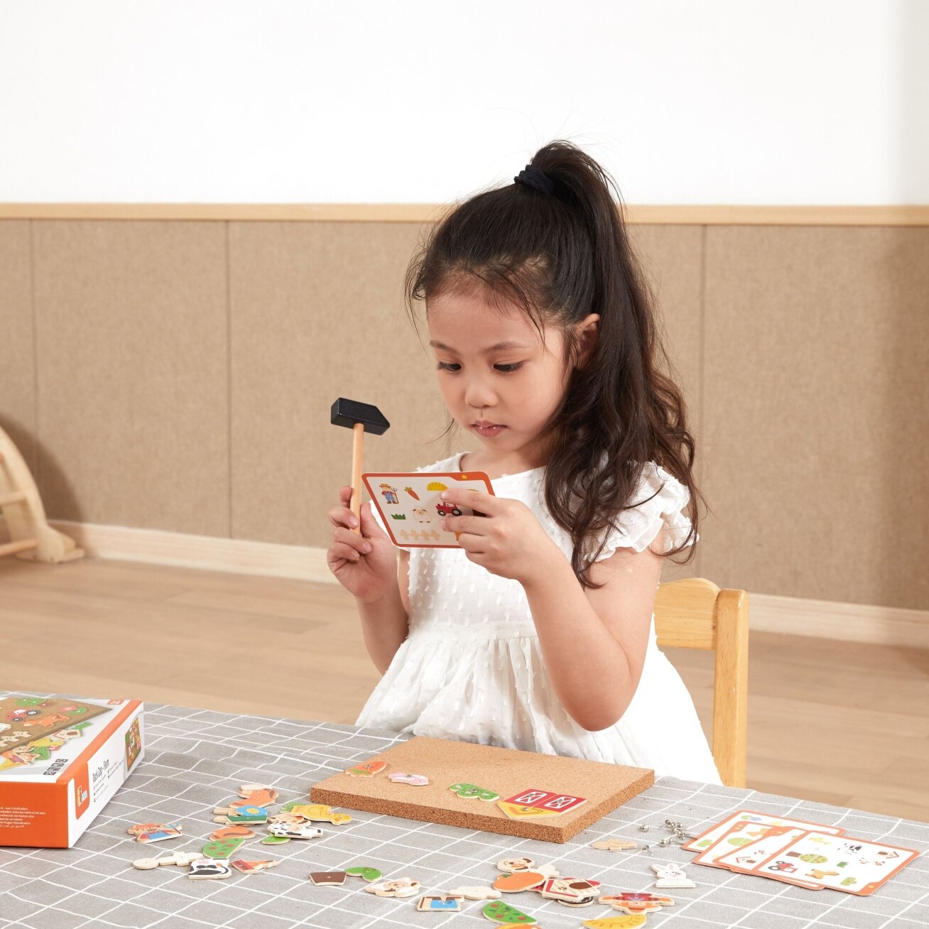VIGA medinė kalimo mozaika Ūkis kamštinė lenta Montessori 3 VIGA medinė kalimo mozaika Ūkis kamštinė lenta Montessori 3