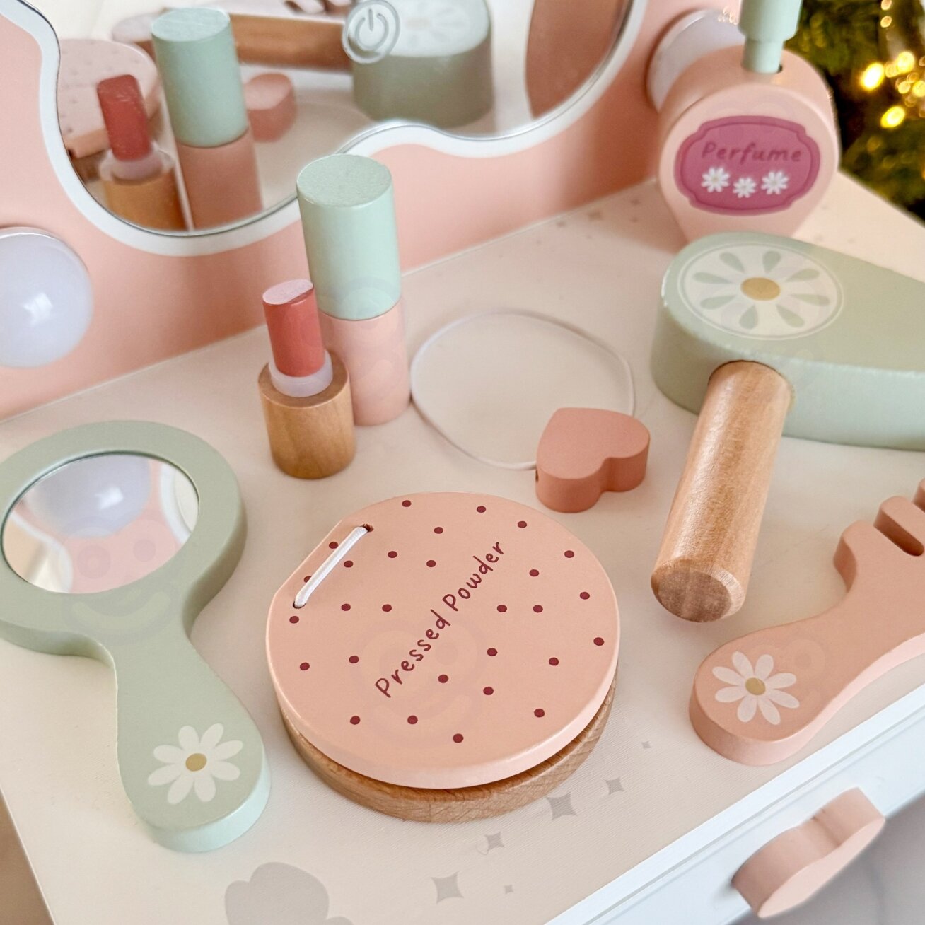 TOOKY TOY Medinė tualetinis staliukas Drugelis, priedai, veidrodis su LED apšvietimu + kosmetika 3
