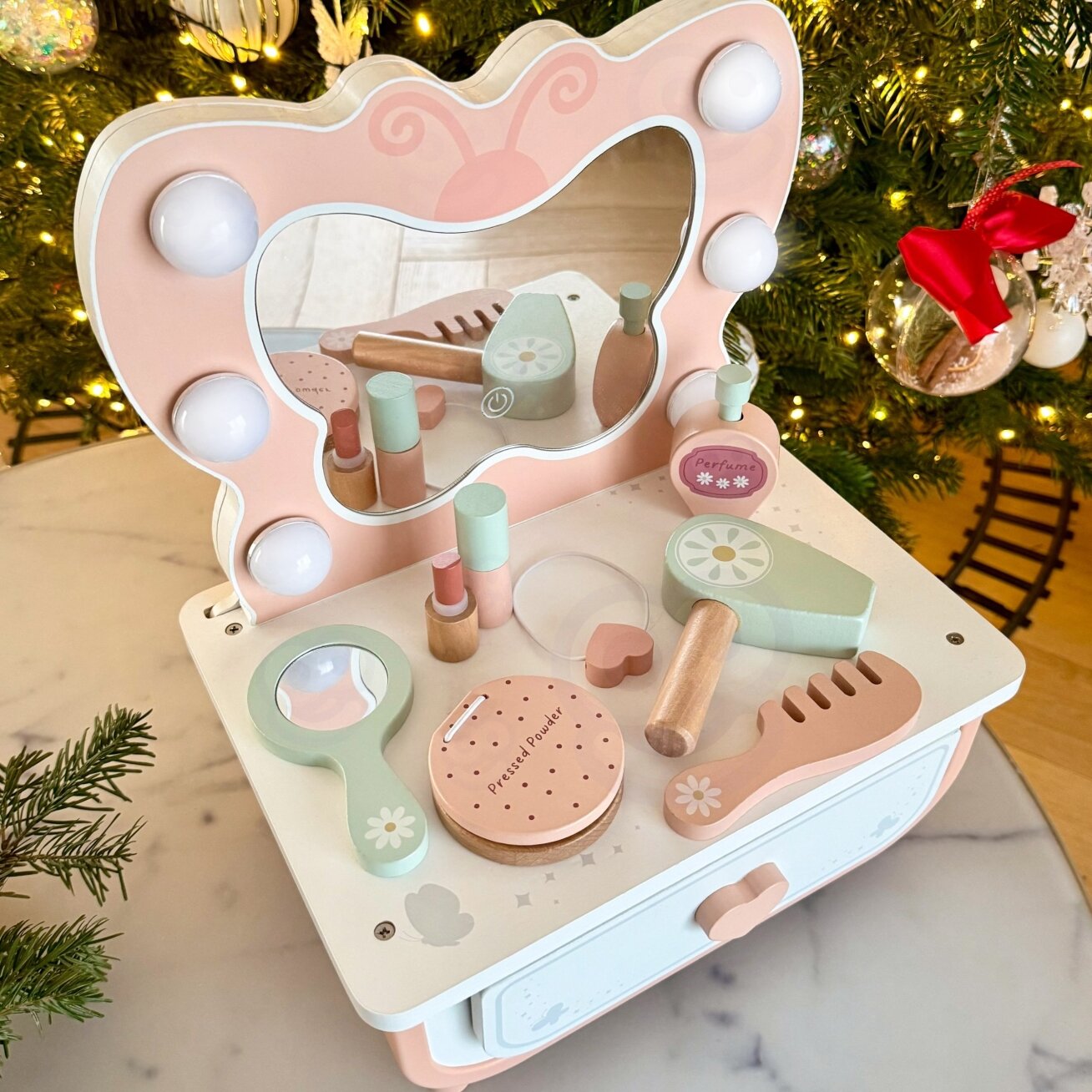 TOOKY TOY Medinė tualetinis staliukas Drugelis, priedai, veidrodis su LED apšvietimu + kosmetika 5