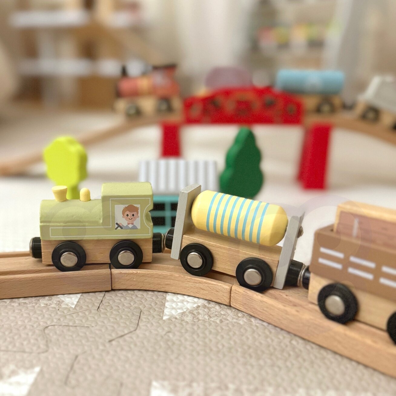 TOOKY TOY Medinės transporto priemonės – vagonėliai su magnetais 8 TOOKY TOY Medinės transporto priemonės – vagonėliai su magnetais 8