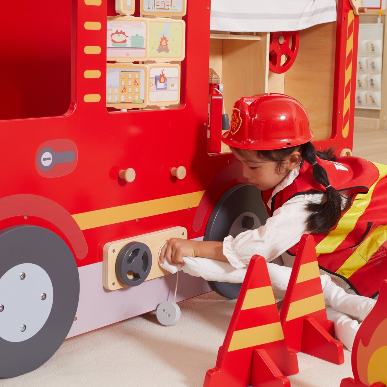 VIGA Didelis medinis gaisrinės automobilis – Montessori žaidimų aikštelė 12 VIGA Didelis medinis gaisrinės automobilis – Montessori žaidimų aikštelė 12
