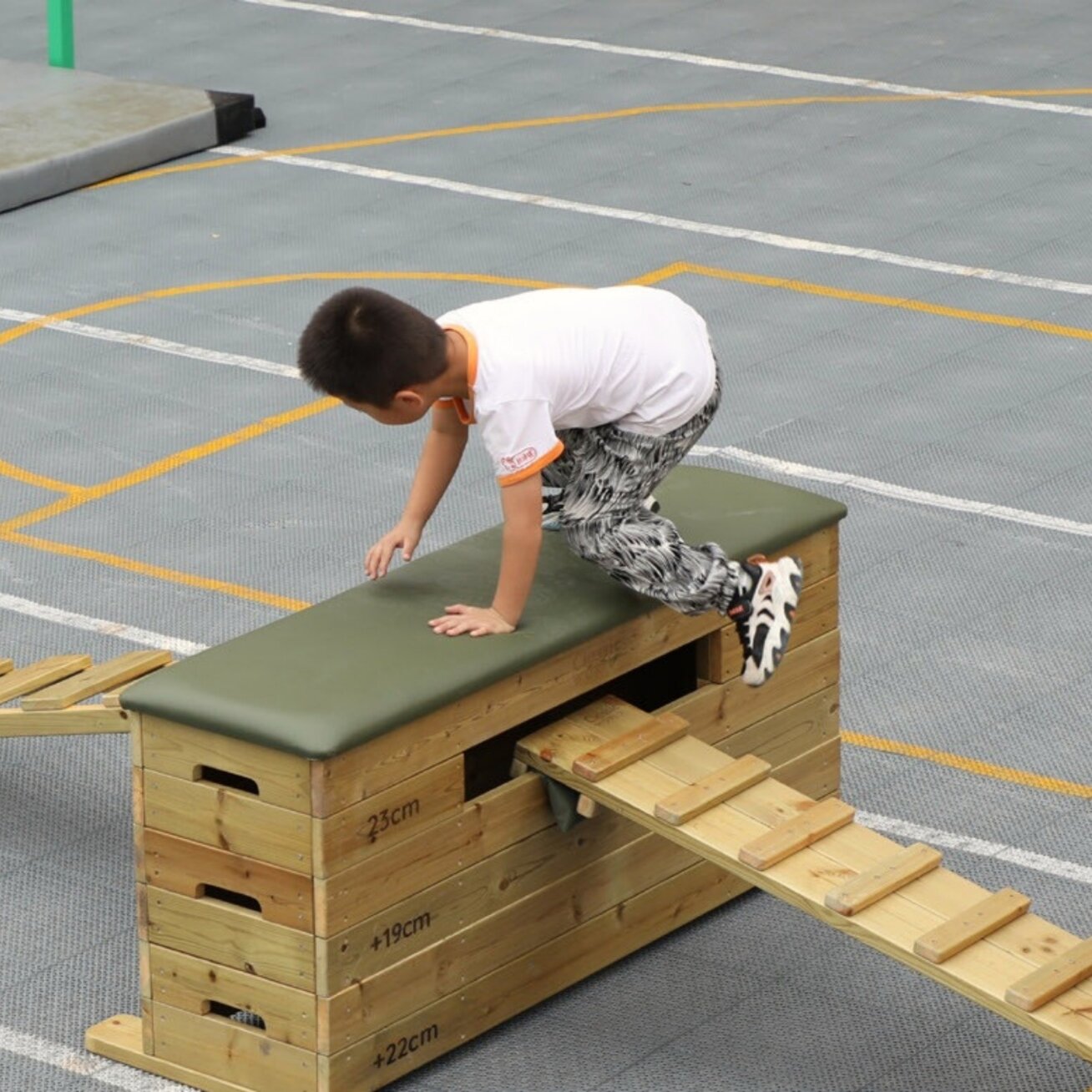 CLASSIC WORLD EDU Medinė gimnastikos dėžė 3 lygiai 3