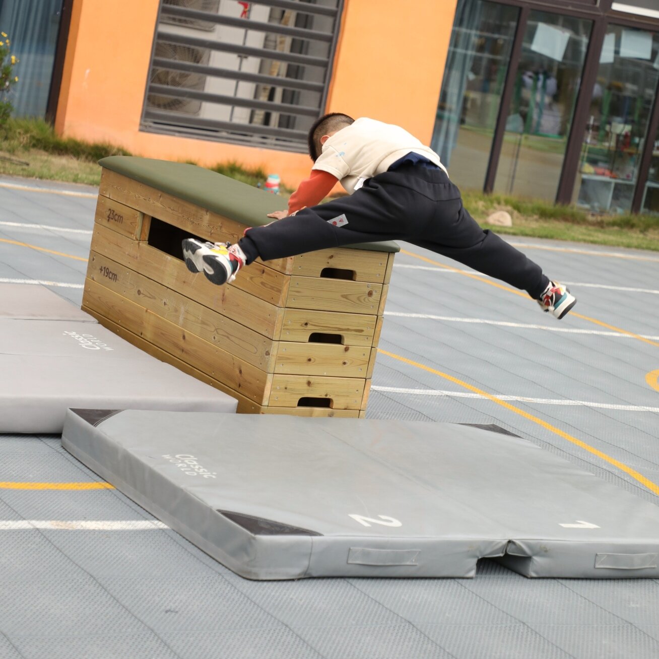CLASSIC WORLD EDU Medinė gimnastikos dėžė 3 lygiai 4