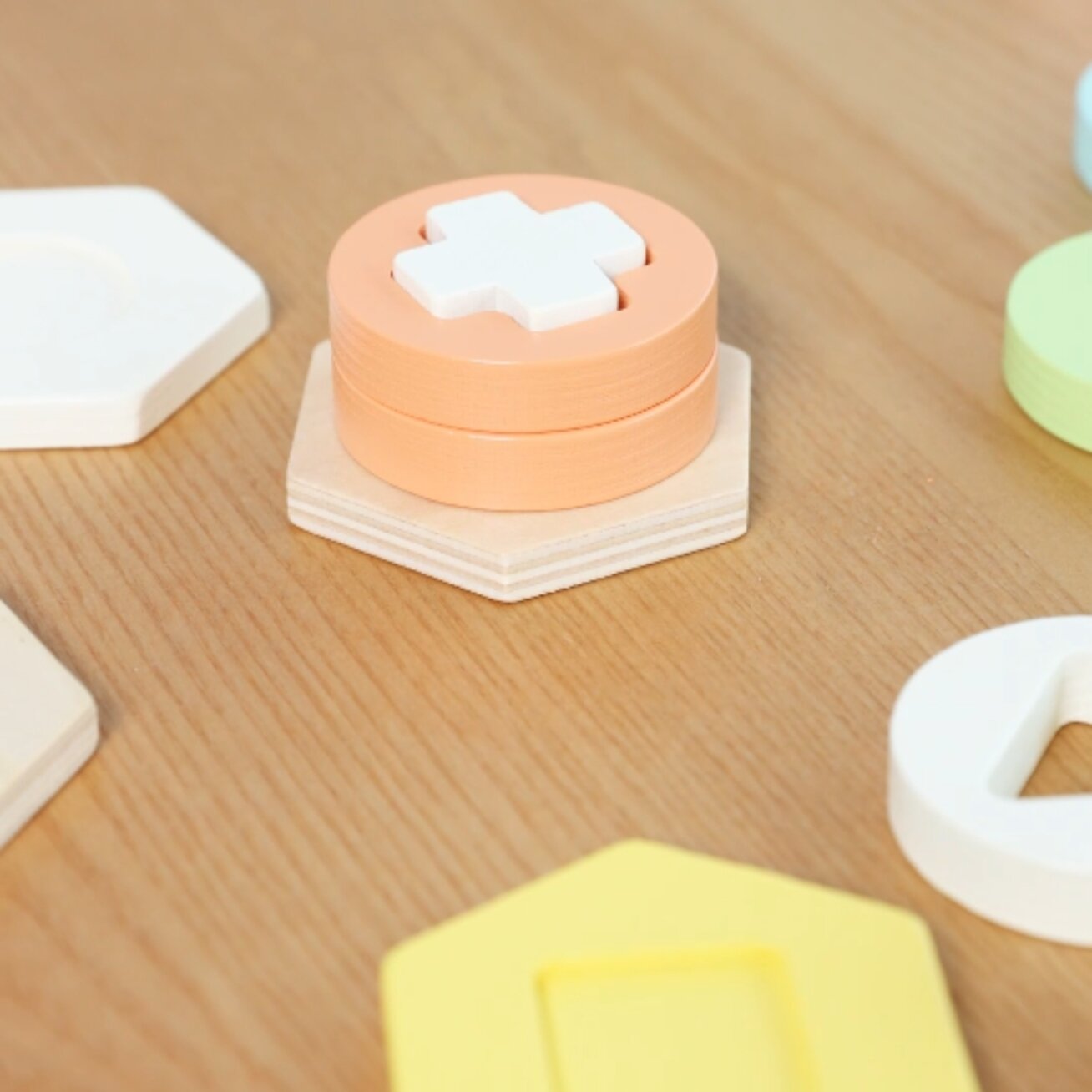 CLASSIC WORLD Montessori formų ir spalvų rūšiuoklis – bokšto dėlionė 4