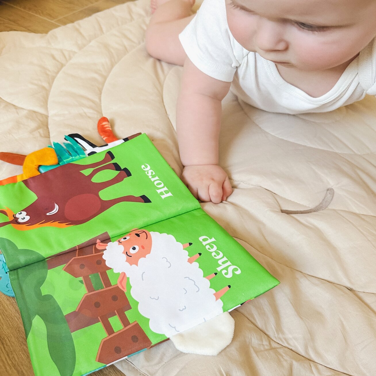WOOPIE BABY Medžiaginė knygelė su gyvūnėlių uodegėlėmis 3 WOOPIE BABY Medžiaginė knygelė su gyvūnėlių uodegėlėmis 3