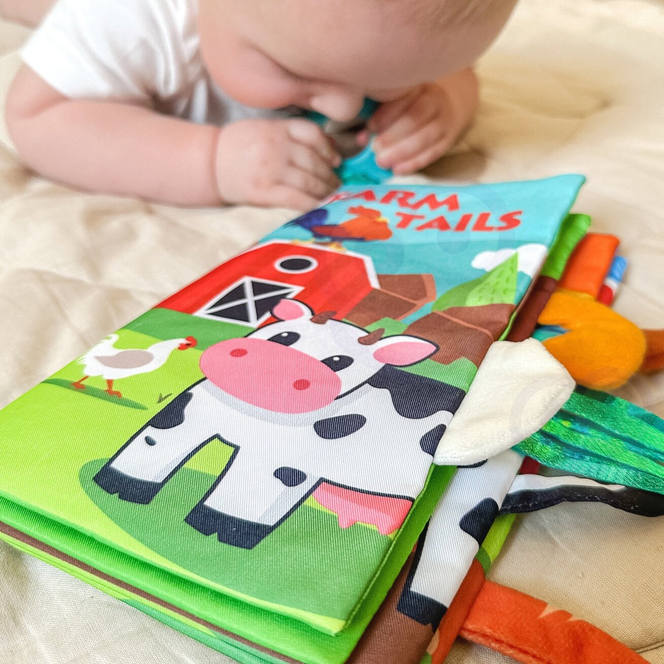WOOPIE BABY Medžiaginė knygelė su gyvūnėlių uodegėlėmis 4 WOOPIE BABY Medžiaginė knygelė su gyvūnėlių uodegėlėmis 4