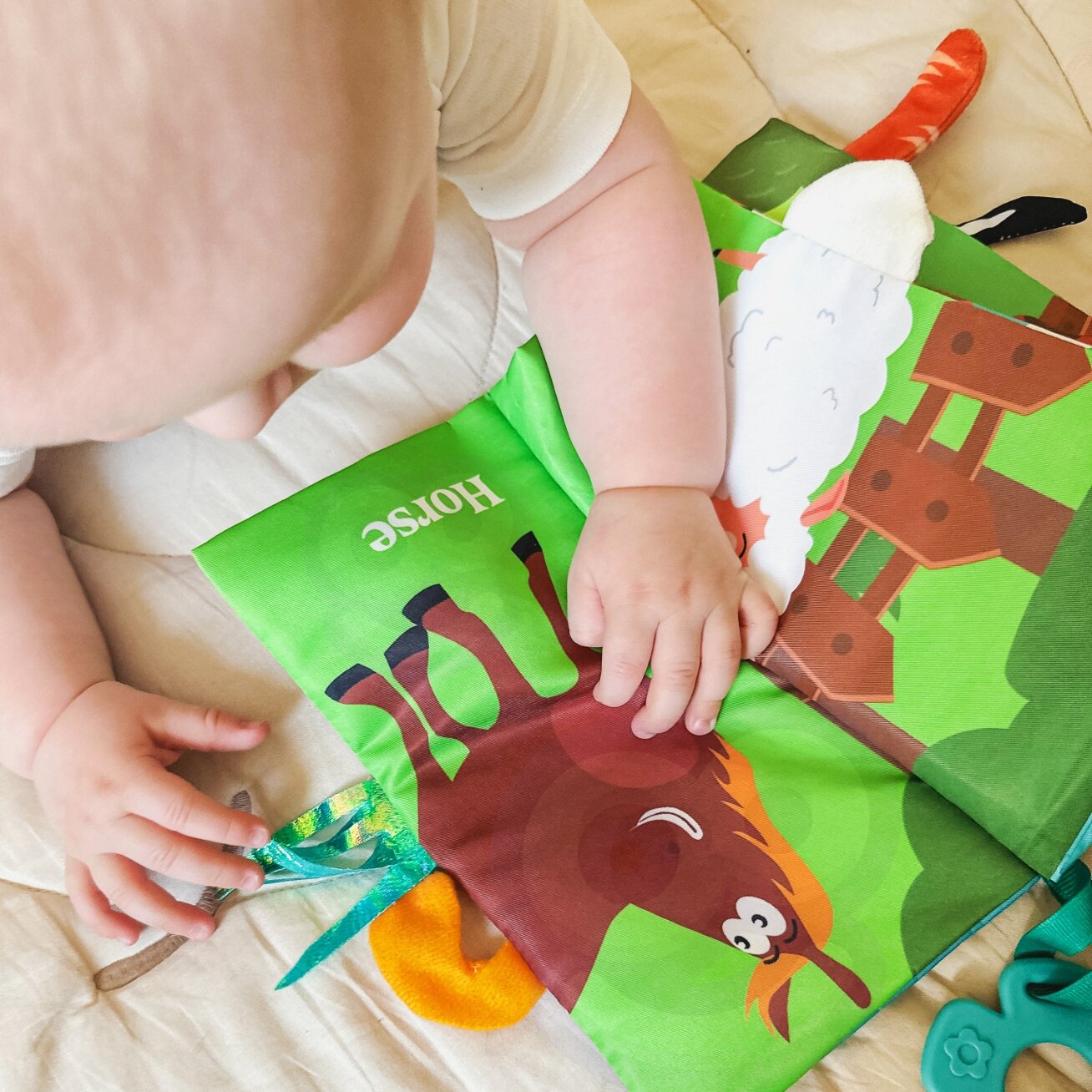 WOOPIE BABY Medžiaginė knygelė su gyvūnėlių uodegėlėmis 5 WOOPIE BABY Medžiaginė knygelė su gyvūnėlių uodegėlėmis 5