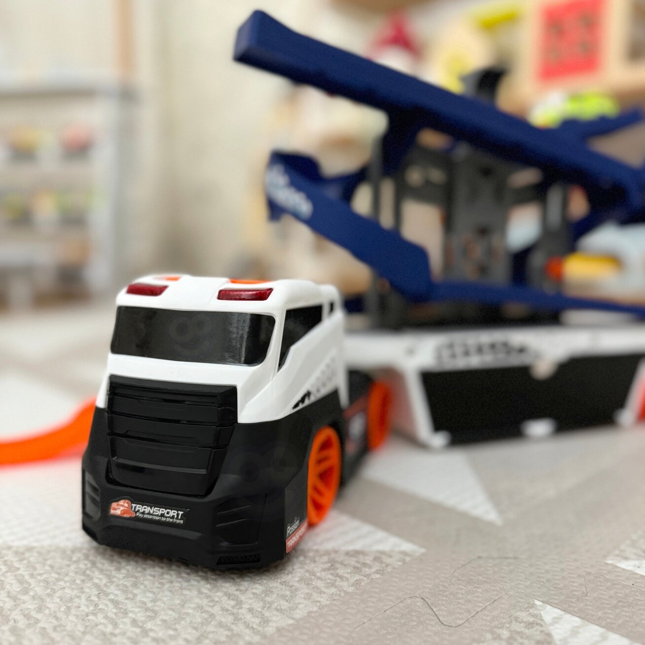 WOOPIE Interaktyvus TIR autovežis trasa automobiliams su garsu ir šviesa 7