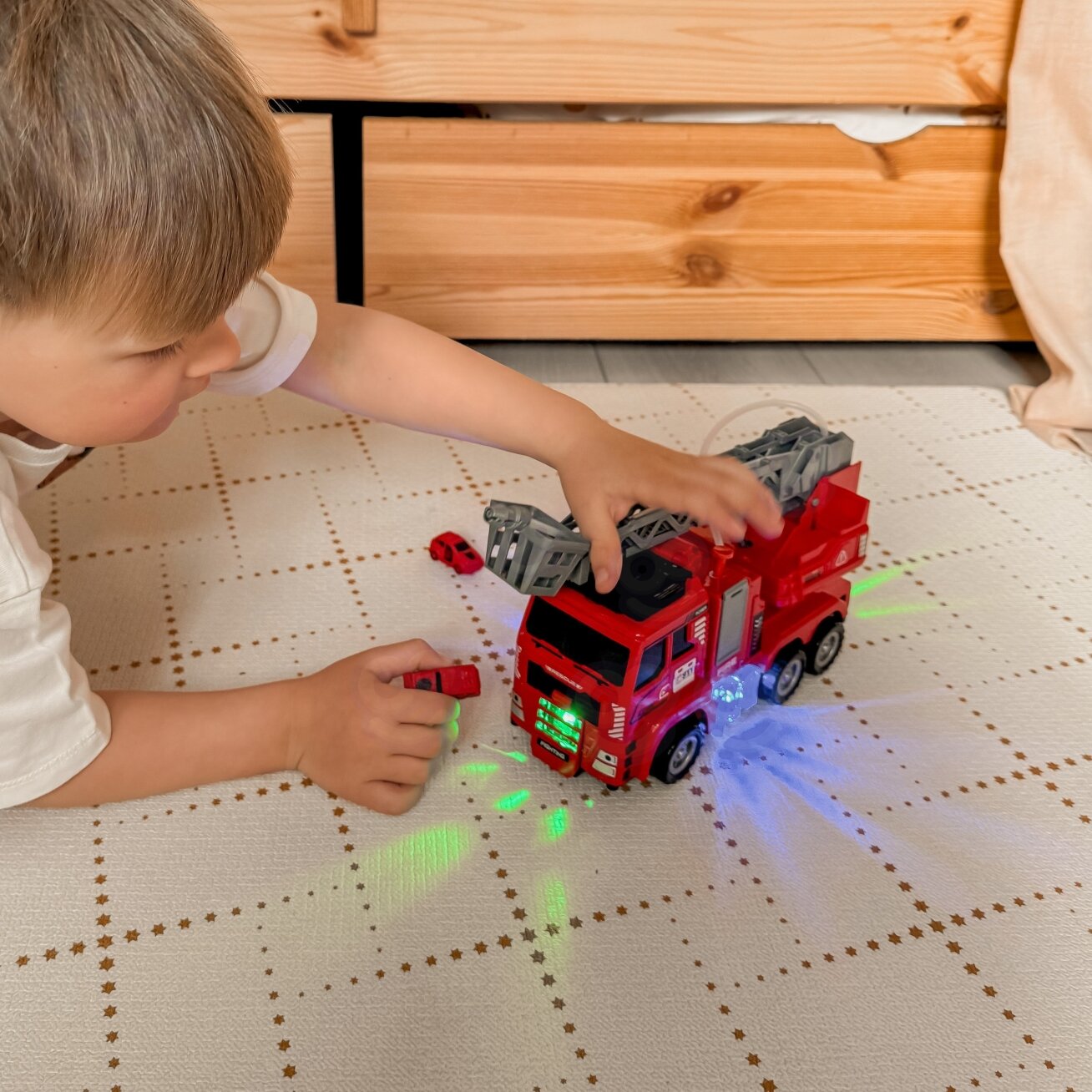 WOOPIE Interaktyvus gaisrinės automobilis su judančiomis kopėčiomis 1