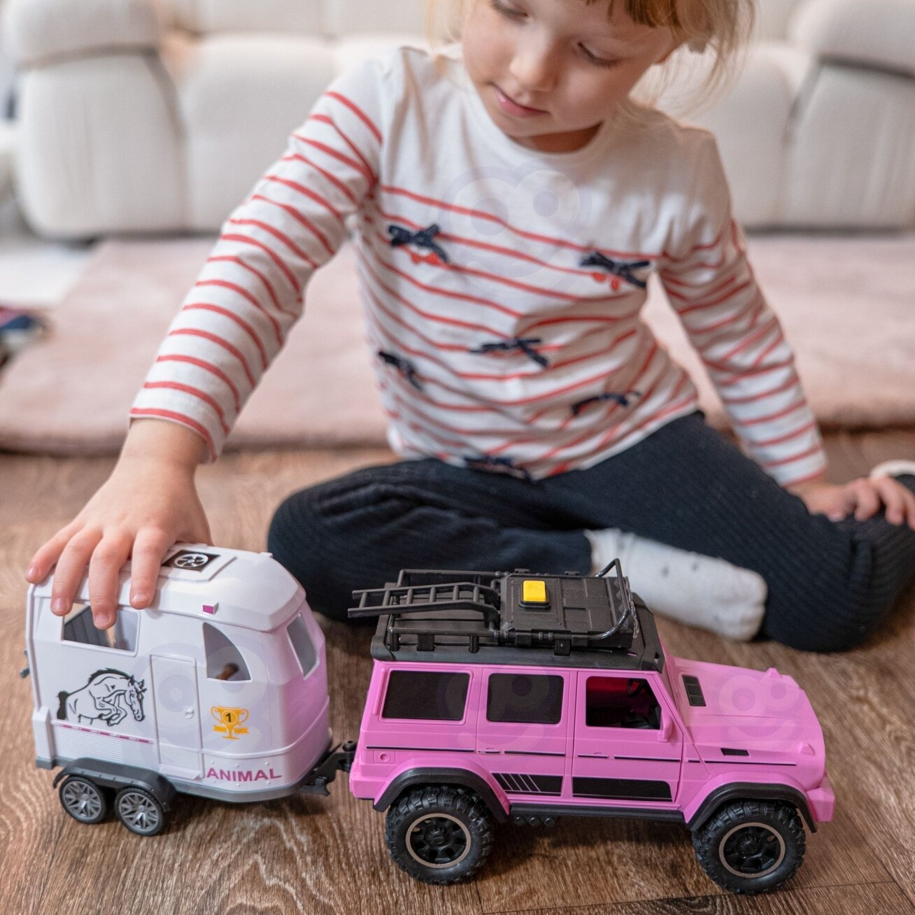 WOOPIE Rinkinys: rožinis visureigis su priekaba ir arklio figūrėle 3