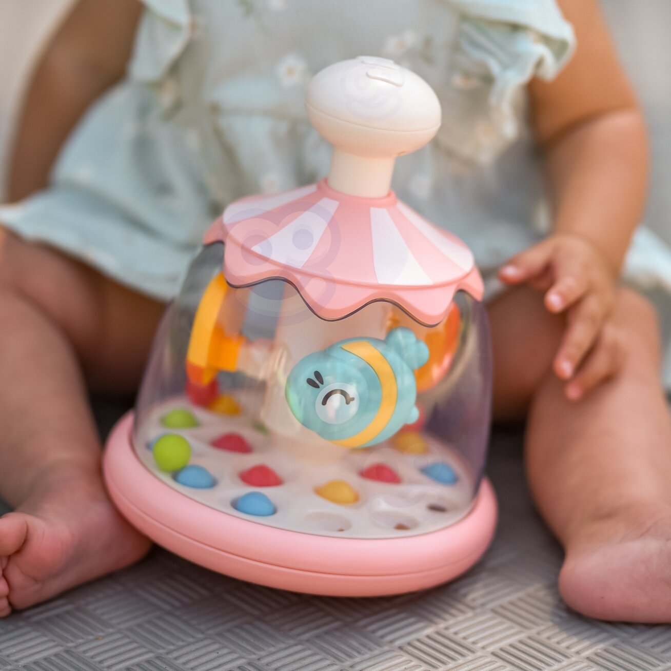 WOOPIE BABY Spalvingi gyvūnėliai rožinis sukutis su kamuoliukais karuselė 2