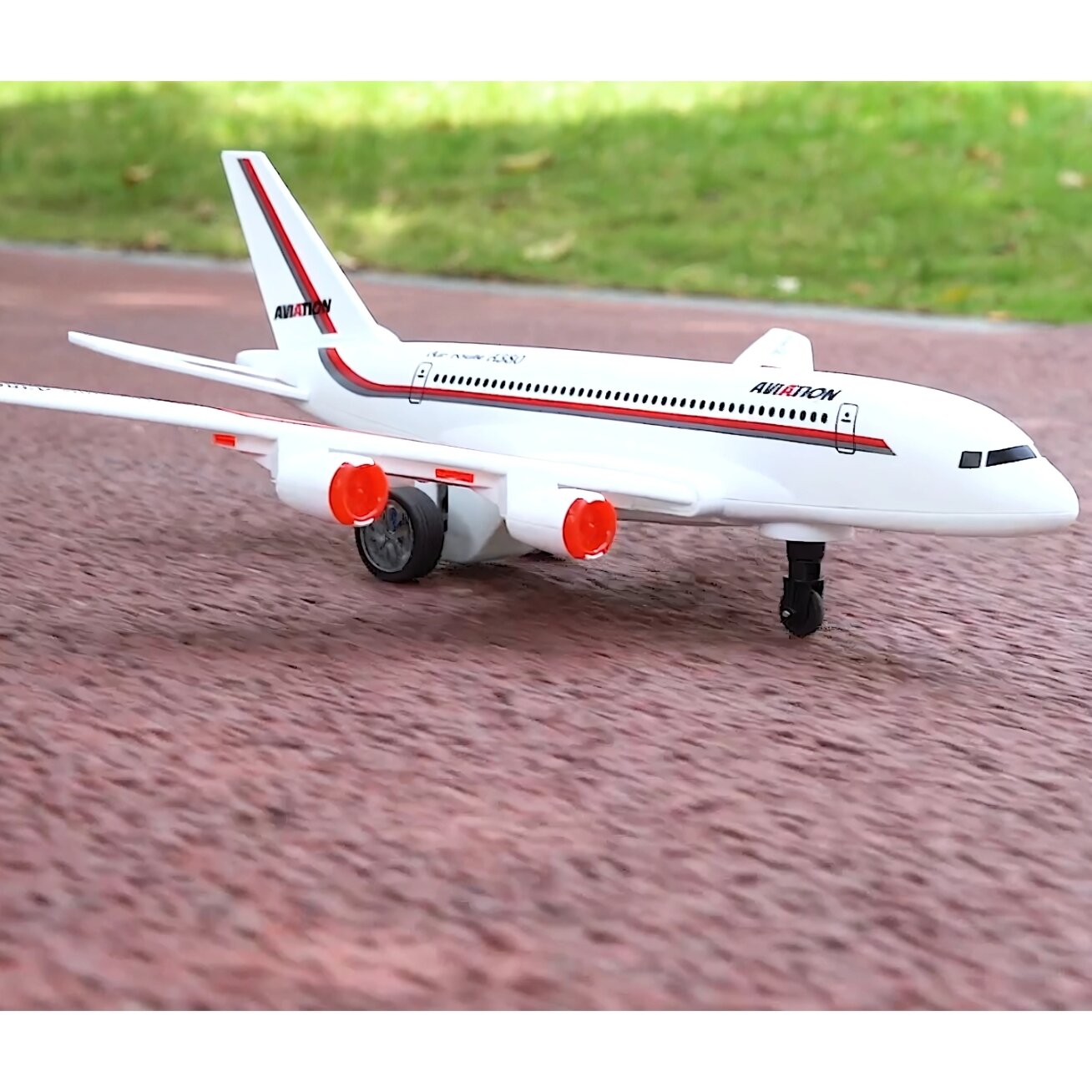 WOOPIE Nuotoliniu būdu valdomas keleivinis lėktuvas Airline 10