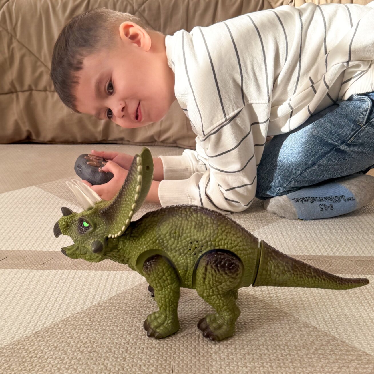 WOOPIE Nuotoliniu būdu valdomas dinozauras RC robotas Triceratopsas 1 WOOPIE Nuotoliniu būdu valdomas dinozauras RC robotas Triceratopsas 1