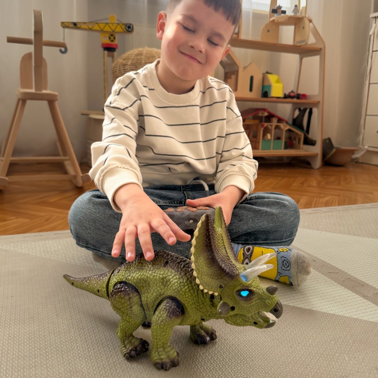 WOOPIE Nuotoliniu būdu valdomas dinozauras RC robotas Triceratopsas 5 WOOPIE Nuotoliniu būdu valdomas dinozauras RC robotas Triceratopsas 5