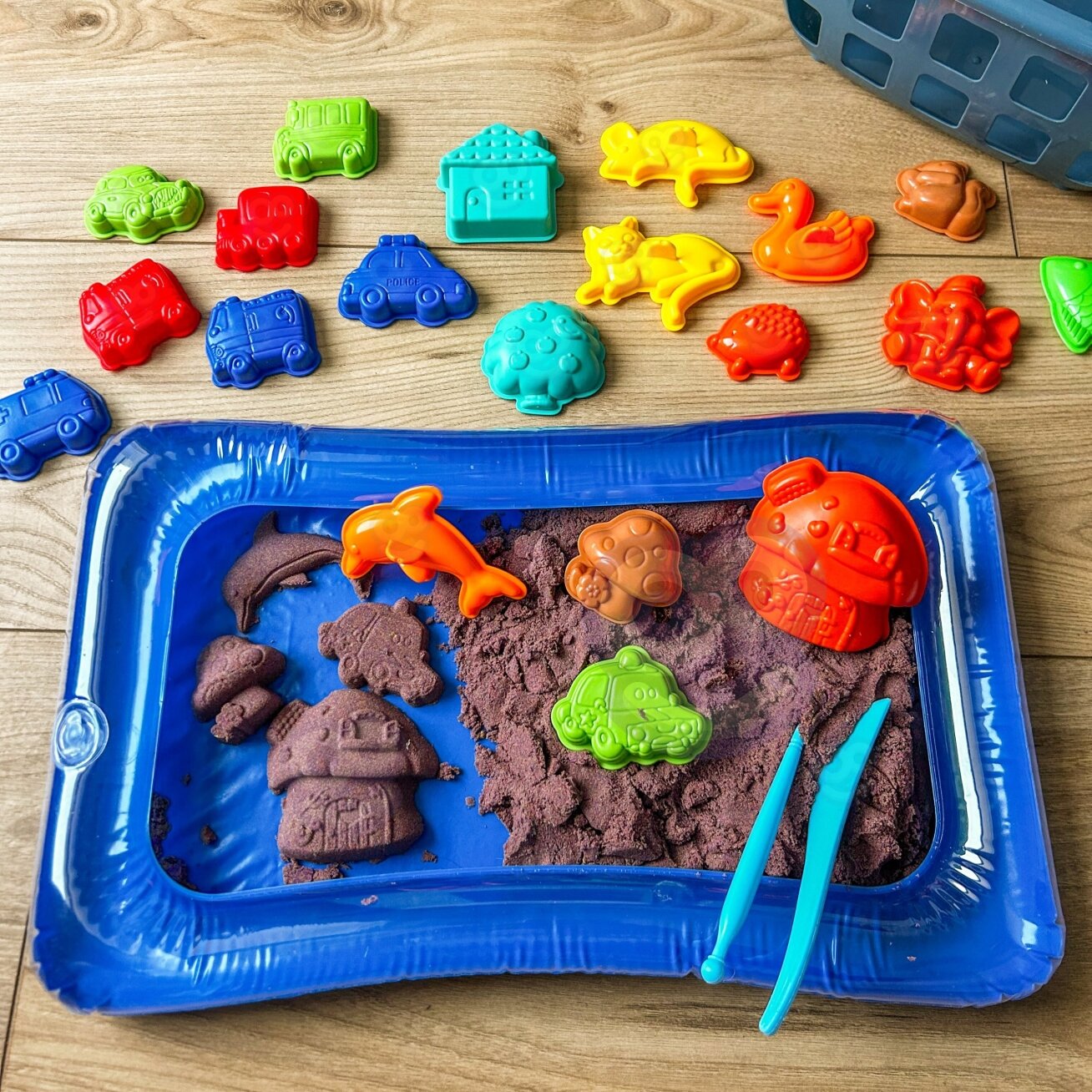WOOPIE Kinetinis smėlis 0,8 kg rinkinys krepšelyje su formelėmis +  / 1