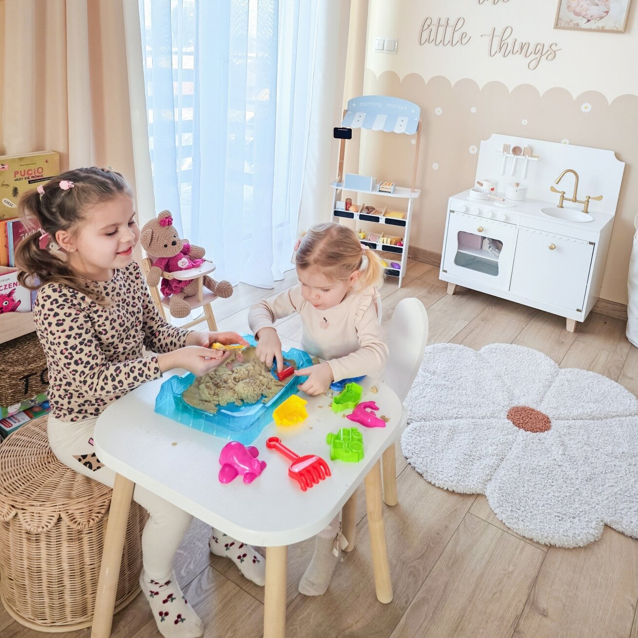WOOPIE Kinetinis smėlis 0,5 kg rinkinys staliukas su formelėmis 2