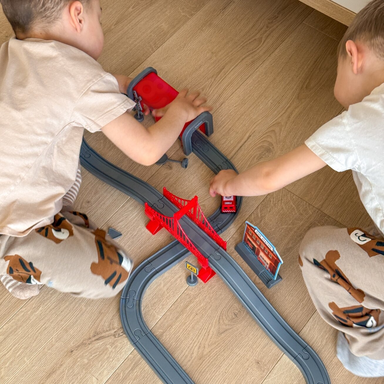 WOOPIE Elektrinis traukinio rinkinys Pendolino gaisrinė 66 el. 1 WOOPIE Elektrinis traukinio rinkinys Pendolino gaisrinė 66 el. 1