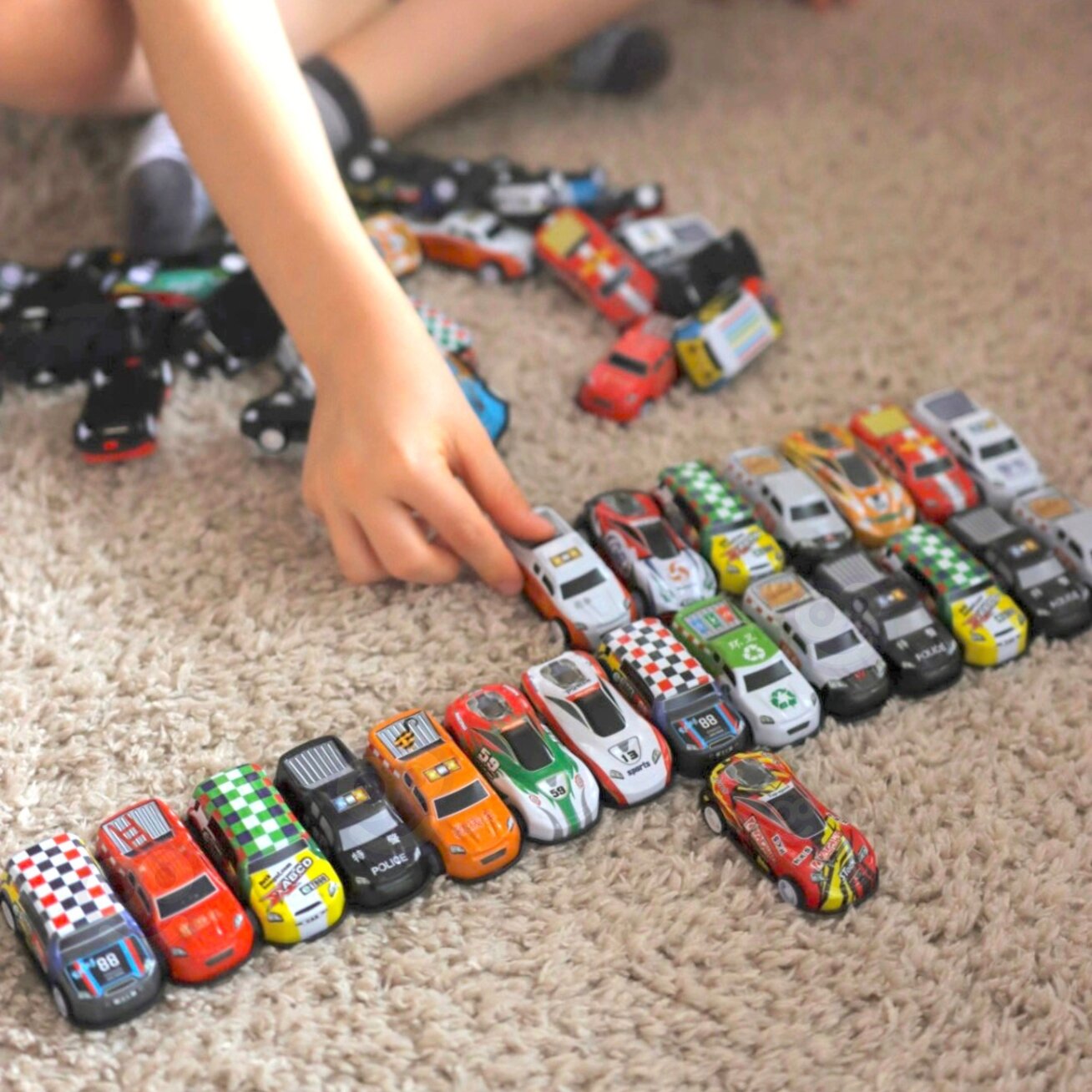 WOOPIE Lenktyninių automobilių rinkinys Automobiliukai dėžutėje 50 el. 1 WOOPIE Lenktyninių automobilių rinkinys Automobiliukai dėžutėje 50 el. 1