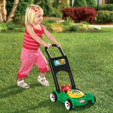 Vaikiška „Little Tikes“ žoliapjovė – interaktyvus stumiamas sodo žaislas