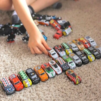 WOOPIE Lenktyninių automobilių rinkinys  Automobiliukai dėžutėje 50 el.