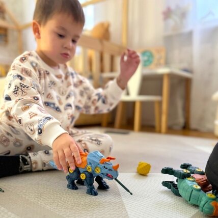 WOOPIE Dinozaurų suveržimo rinkinys 3 vnt. Konstrukcinis rinkinys dėžutėje + gręžtuvas ir atsuktuvas 5