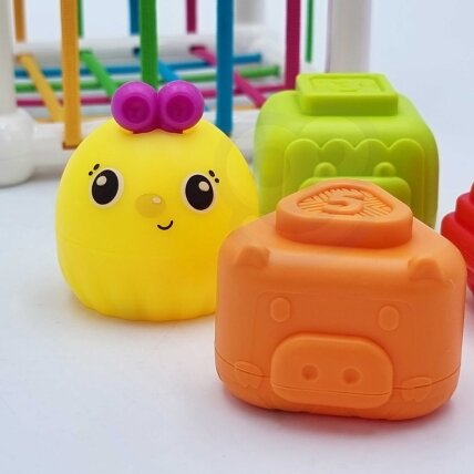 WOOPIE BABY Elastingas sensorinis kubas – rūšiuoklis vaikams Gyvūnėliai + barškutis 7 el. 8