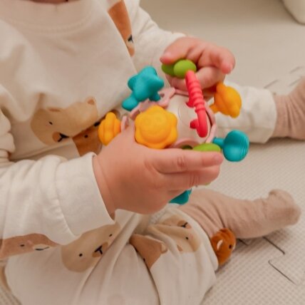 WOOPIE BABY Minkštas barškutis 4in1 kramtukas sensorinis žaislas kūdikiams 0 mėn.+ 1 WOOPIE BABY Minkštas barškutis 4in1 kramtukas sensorinis žaislas kūdikiams 0 mėn.+ 1