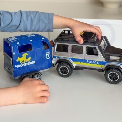 WOOPIE policijos visureigio rinkinys su priekaba arkliui 2 WOOPIE policijos visureigio rinkinys su priekaba arkliui 2