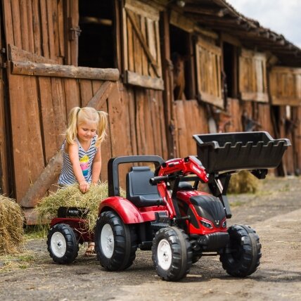 FALK pedalinis traktorius Valtra S4 su kaušu ir priekaba 3–7 m. 5 FALK pedalinis traktorius Valtra S4 su kaušu ir priekaba 3–7 m. 5