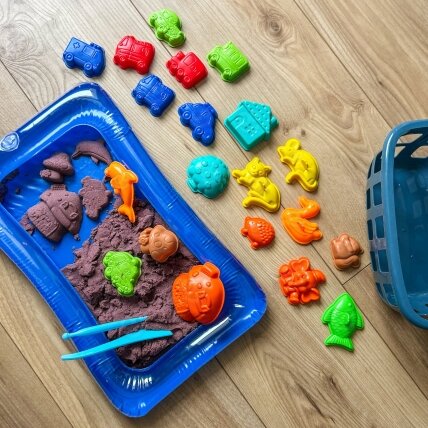 WOOPIE Kinetinis smėlis 0,8 kg rinkinys krepšelyje su formelėmis + / 2 WOOPIE Kinetinis smėlis 0,8 kg rinkinys krepšelyje su formelėmis + / 2
