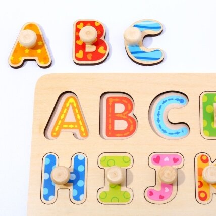 TOOKY TOY Montessori abėcėlės dėlionė su kaištukais 4 TOOKY TOY Montessori abėcėlės dėlionė su kaištukais 4