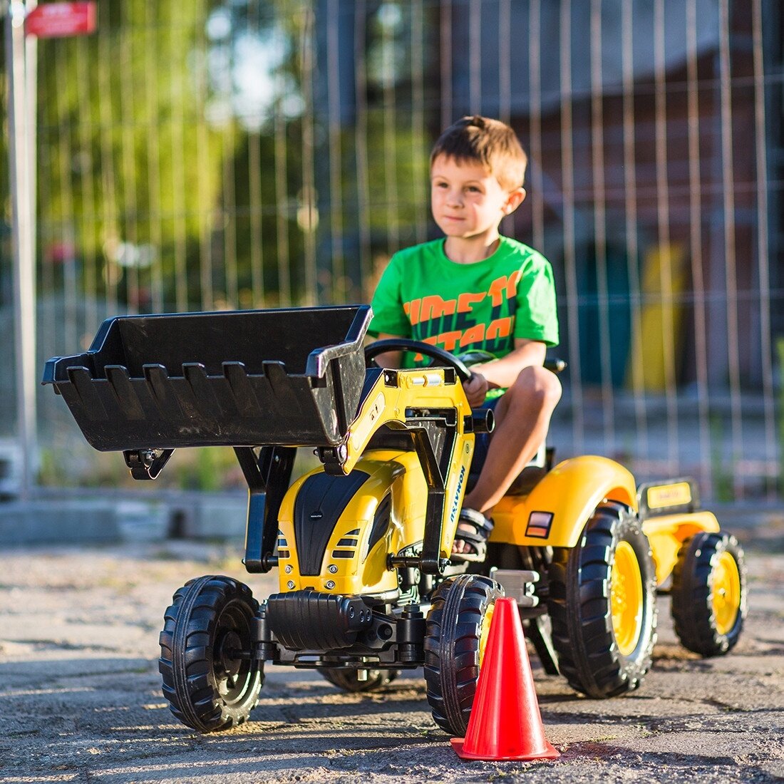 FALK pedalinis traktorius Komatsu ekskavatorius-krautuvas su priekaba 3–7 m. 6 FALK pedalinis traktorius Komatsu ekskavatorius-krautuvas su priekaba 3–7 m. 6