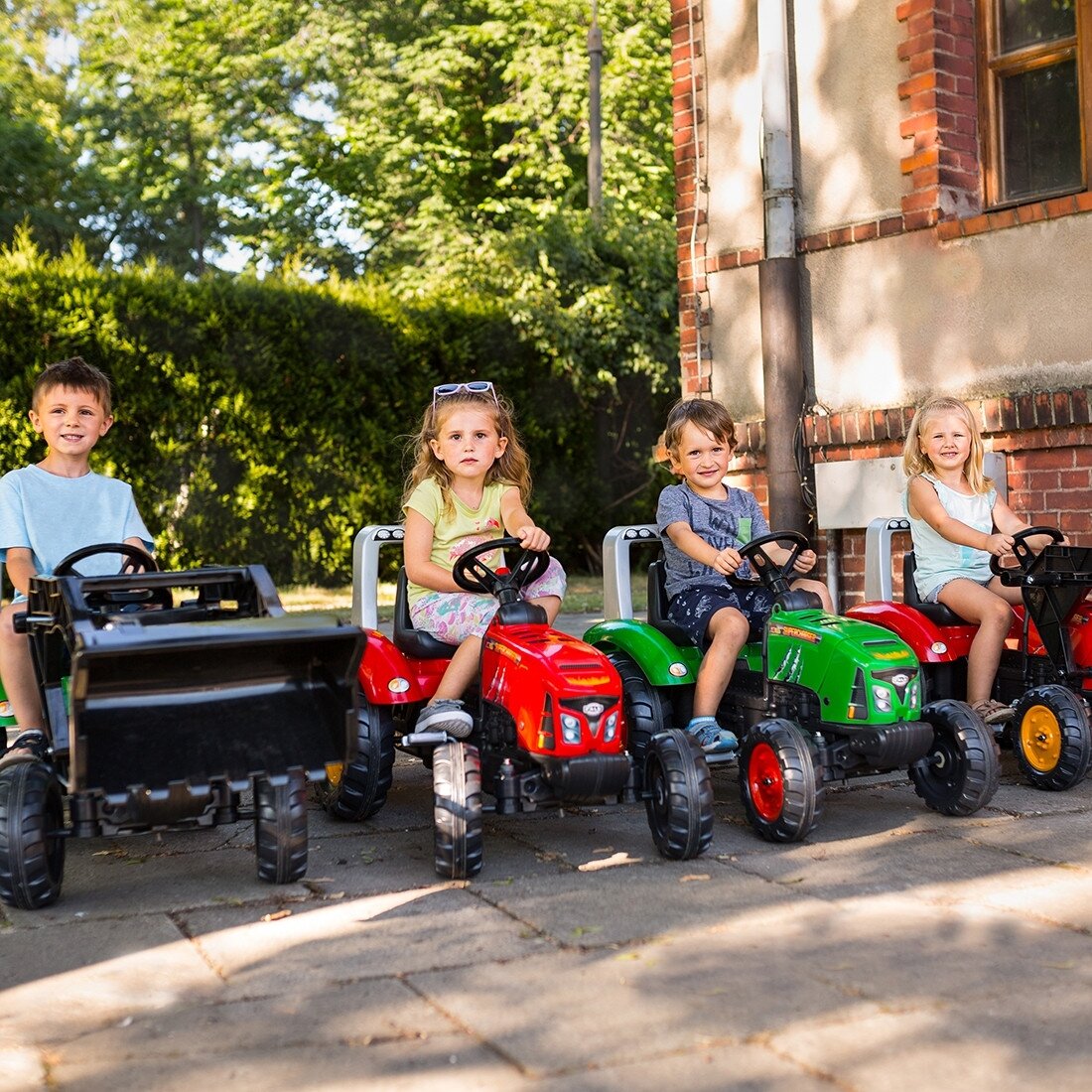 FALK pedalinė traktoriukas Red Supercharger su atidaromu variklio dangčiu ir priekaba nuo 3 metų 6 FALK pedalinė traktoriukas Red Supercharger su atidaromu variklio dangčiu ir priekaba nuo 3 metų 6