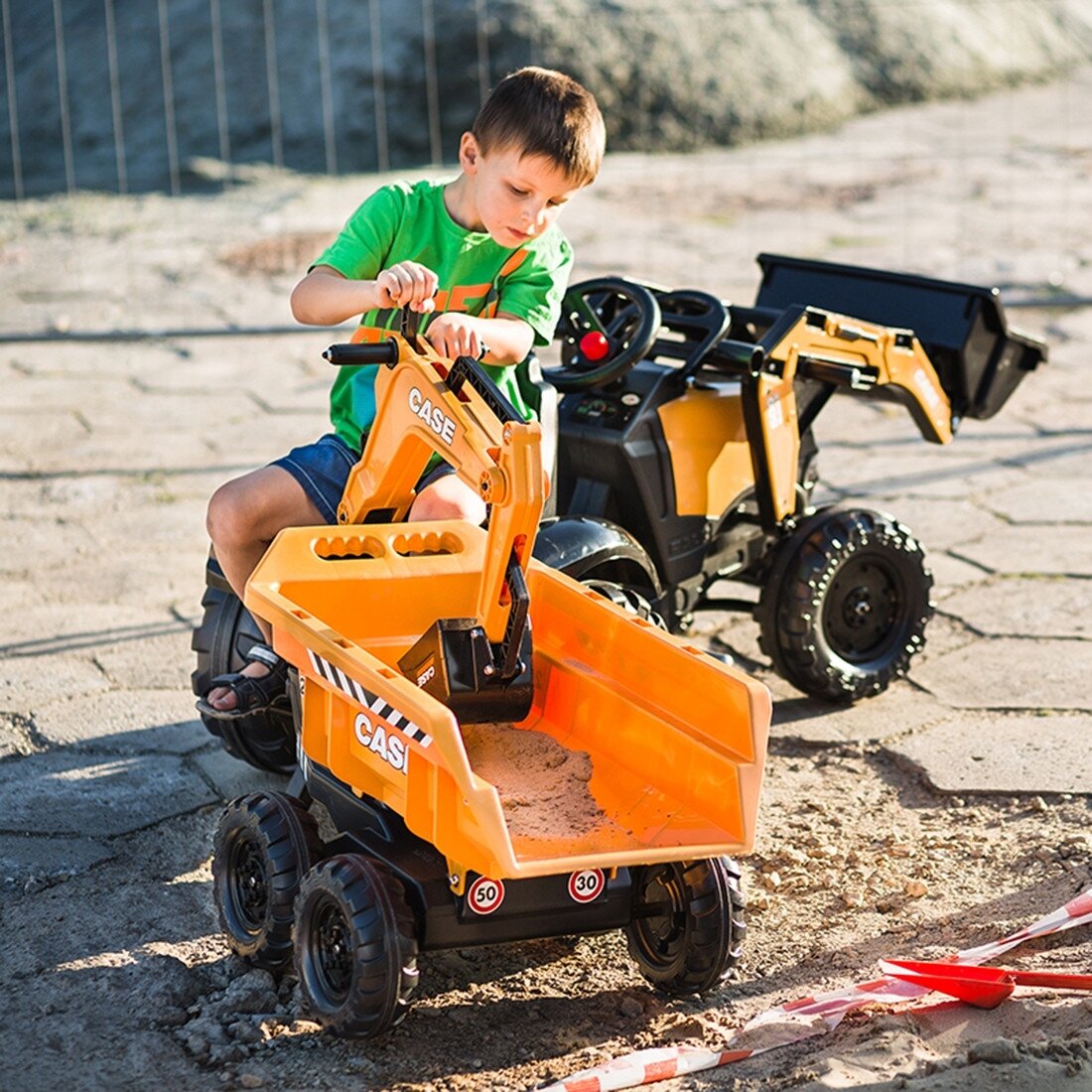 FALK traktorius Case IH Backhoe oranžinis su priekaba, judantis kaušas nuo 3 metų 2 FALK traktorius Case IH Backhoe oranžinis su priekaba, judantis kaušas nuo 3 metų 2