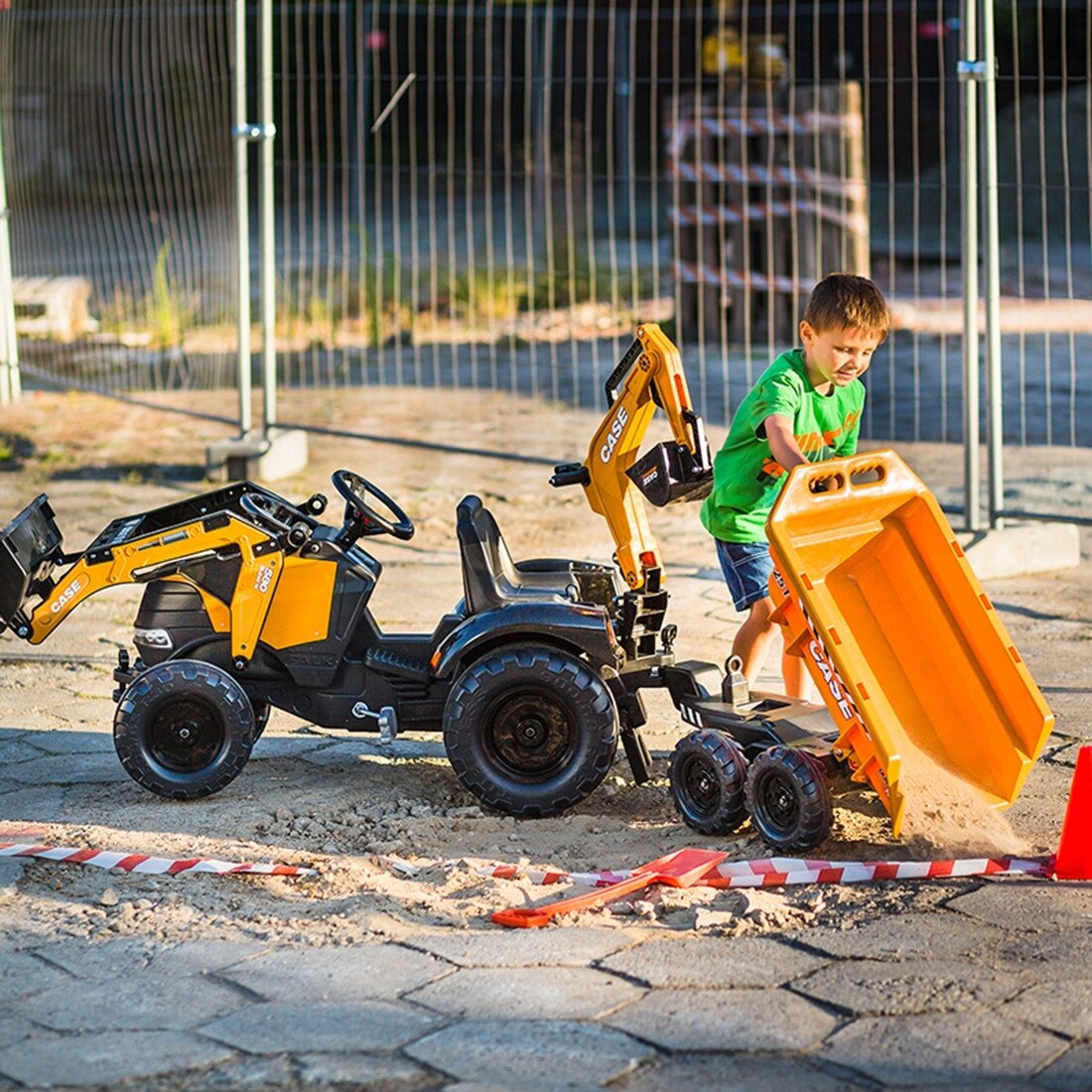 FALK traktorius Case IH Backhoe oranžinis su priekaba, judantis kaušas nuo 3 metų 6 FALK traktorius Case IH Backhoe oranžinis su priekaba, judantis kaušas nuo 3 metų 6