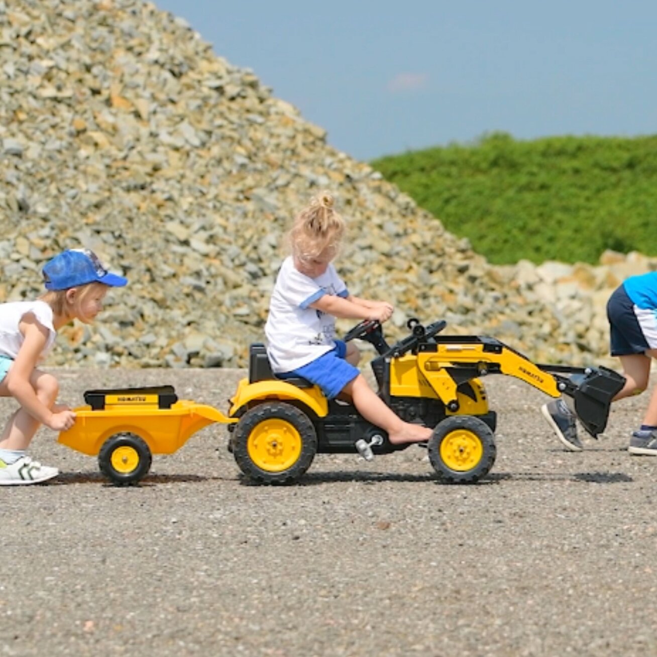 FALK pedalinis traktorius-ekskavatorius Komatsu su priekaba ir kaušu 2–5 metų vaikams 5 FALK pedalinis traktorius-ekskavatorius Komatsu su priekaba ir kaušu 2–5 metų vaikams 5