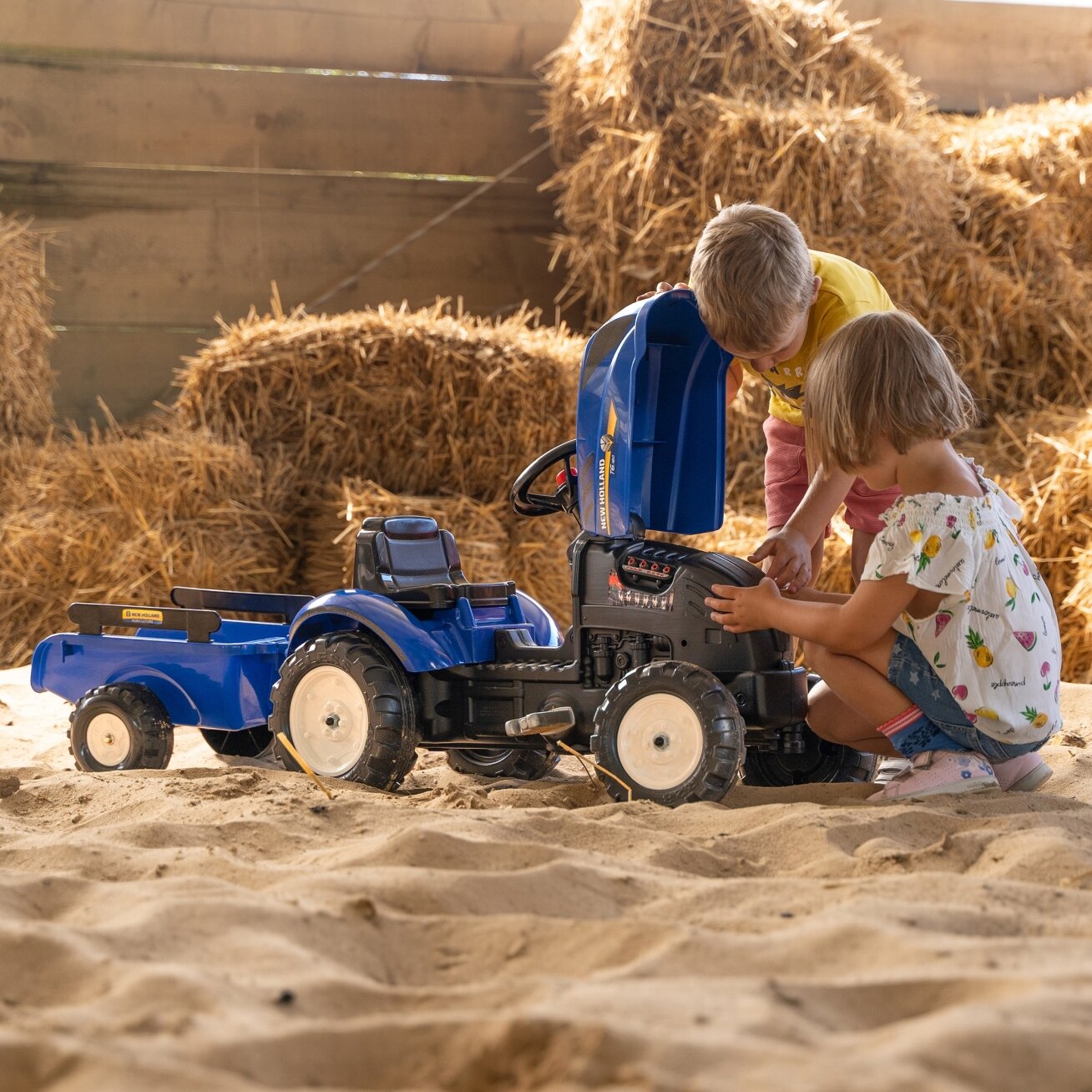 FALK pedalinis traktorius New Holland su priekaba ir atidaromu variklio dangčiu 2–5 m. 11