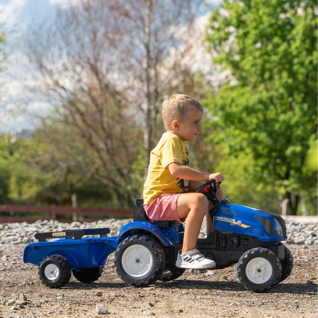 FALK pedalinis traktorius New Holland su priekaba ir atidaromu variklio dangčiu 2–5 m. 14 FALK pedalinis traktorius New Holland su priekaba ir atidaromu variklio dangčiu 2–5 m. 14