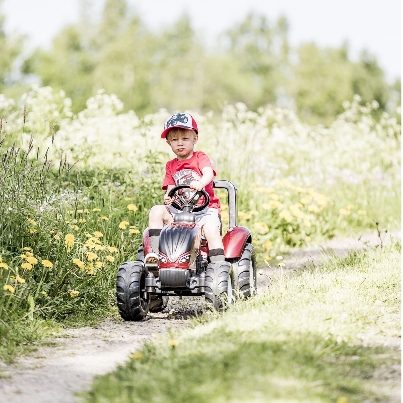 FALK pedalinis traktorius Valtra S4 raudonas su priekaba 3–7 m. 2